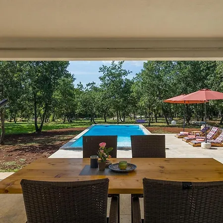 Martinetinka Holiday home *